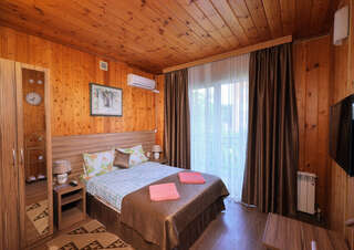 Гостиница Лорис Геленджик Двухместный номер с 1 кроватью и балконом-3