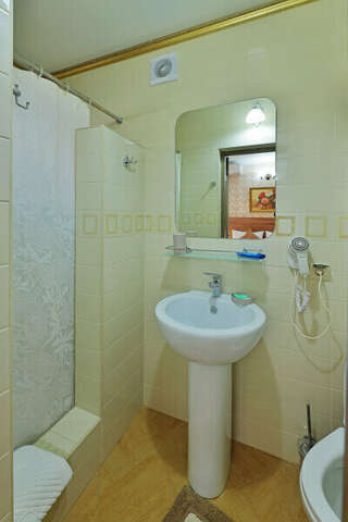 Гостиница Лорис Геленджик Двухместный номер с 1 кроватью и балконом-7