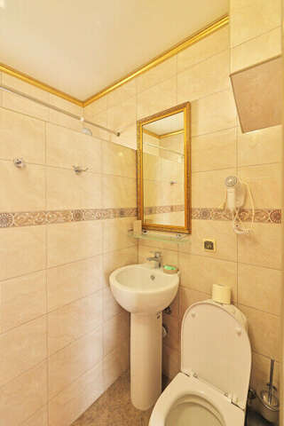 Гостиница Лорис Геленджик Трехместный номер с балконом-10