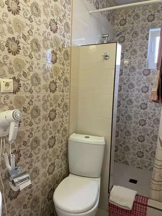 Гостиница Лорис Геленджик Стандартный четырехместный номер-5