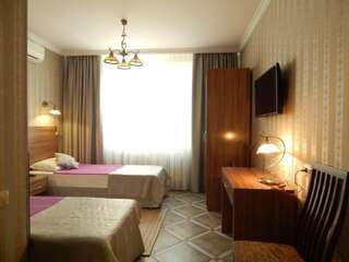 Гостиница Лорис Геленджик Улучшенный семейный номер-1