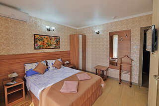 Гостиница Лорис Геленджик Двухместный номер с 1 кроватью и балконом-12