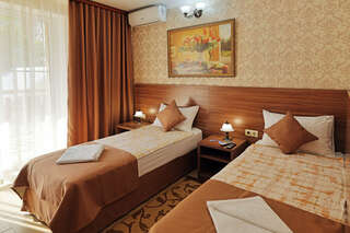 Гостиница Лорис Геленджик Двухместный номер с 2 отдельными кроватями-2