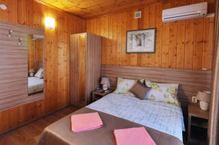 Гостиница Лорис Геленджик Двухместный номер с 1 кроватью и балконом-4